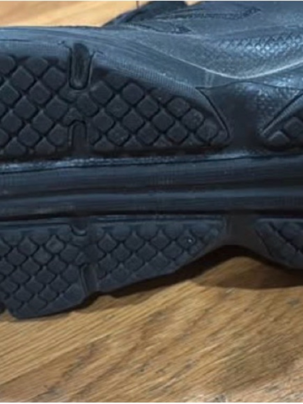 New Balance 5.5 All-Black Athletic Walking Shoe - Picture 4 of 4